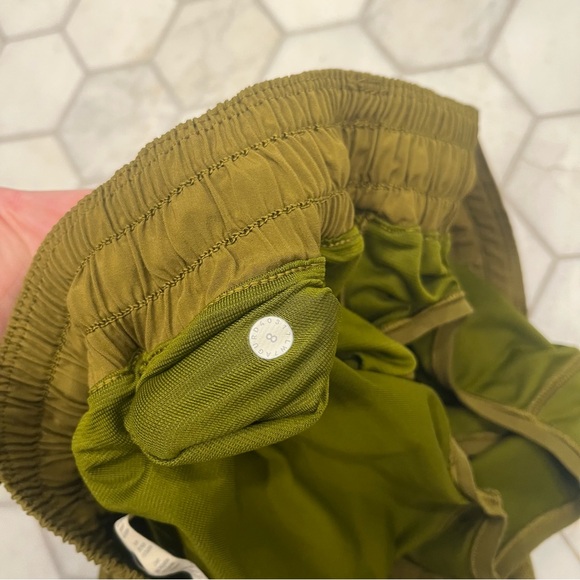 Lululemon Meadow Hotty Hot 8 2.5” - Picture 4 of 4